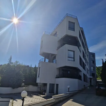 Dan-mari Apartment